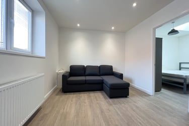 1 bed flat, Cathays, Cardiff, CF244EH - Image 2