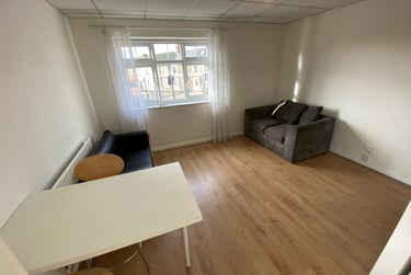 1 bed flat, Cathays, Cardiff, CF244HH - Image 3