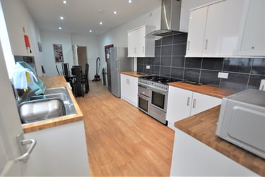 6 bed house, Brynmill, Swansea, SA20BP - Image 1