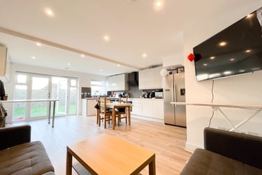 7 bed house, Cathays, Plasnewydd, Cardiff, CF244DG - Image 1