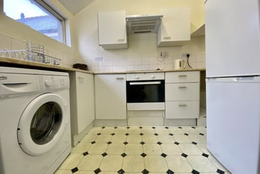 2 bed flat, Roath, Cathays, Cardiff, CF235HN - Image 2