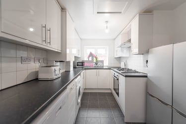 5 bed house, Salford, Langworthy, M65WG - Image 2