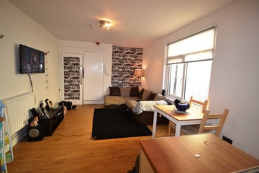 1 bed flat, Cathays, Plasnewydd, Cardiff, CF244AT - Image 1