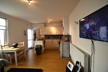 1 bed flat, Cathays, Plasnewydd, Cardiff, CF244AT - Image 3