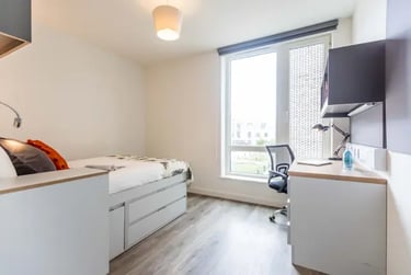 Gold Ensuite Accessible at The Cam Foundry, 315 Mill Road, City Centre, Cambridge, CB13DL - Image 4