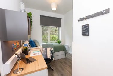 Silver Ensuite at The Cam Foundry, 315 Mill Road, City Centre, Cambridge, CB13DL - Image 4
