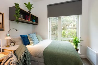 Silver Ensuite at The Cam Foundry, 315 Mill Road, City Centre, Cambridge, CB13DL - Image 2