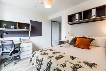 Gold Ensuite Accessible at The Cam Foundry, 315 Mill Road, City Centre, Cambridge, CB13DL - Image 5