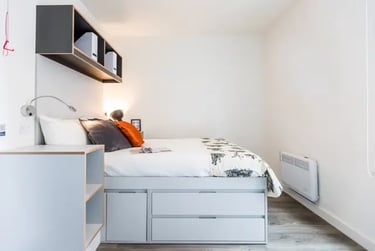 Gold Ensuite Accessible at The Cam Foundry, 315 Mill Road, City Centre, Cambridge, CB13DL - Image 2