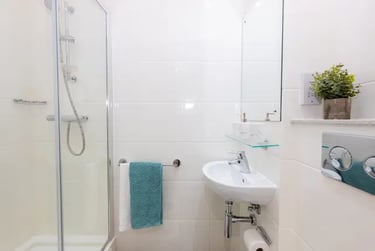 Silver Ensuite at The Cam Foundry, 315 Mill Road, City Centre, Cambridge, CB13DL - Image 5