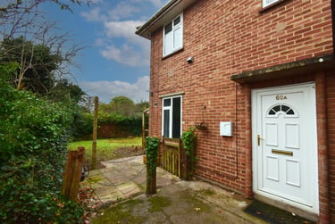 2 bed flat, Nasmith Road, Earlham, Norwich, NR47BJ - Image 1