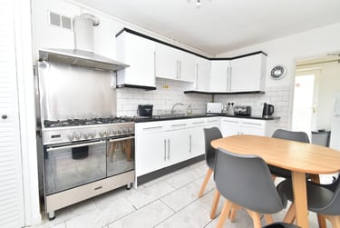 4 bed house, Darrell Place, Earlham, Norwich, NR58QW - Image 2