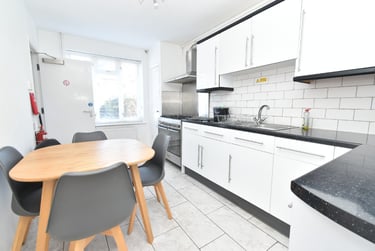 4 bed house, Darrell Place, Earlham, Norwich, NR58QW - Image 4