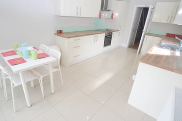 6 bed house, Loughborough Road, West Bridgford, Nottingham, NG27JH - Image 1