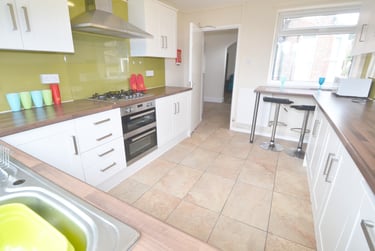 7 bed house, Melton Road, West Bridgford, Nottingham, NG27NW - Image 1