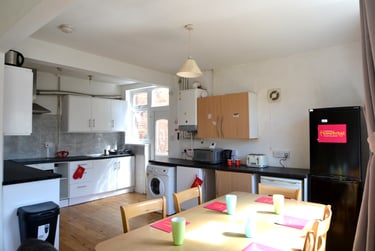 5 bed house, Rolleston Drive, Lenton, Nottingham, NG71JT - Image 1
