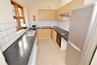 6 bed house, Balfour Road, Radford, Nottingham, NG71NY - Image 2