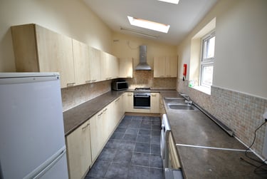 6 bed house, Balfour Road, Radford, Nottingham, NG71NZ - Image 1