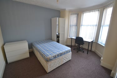 6 bed house, Balfour Road, Radford, Nottingham, NG71NZ - Image 2