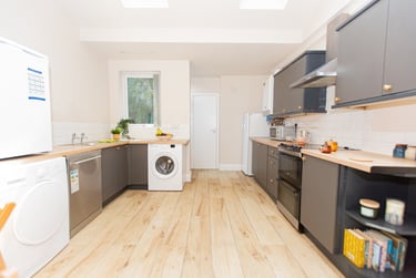 5 bed house, Charnwood Grove, West Bridgford, Nottingham, NG27NT - Image 2