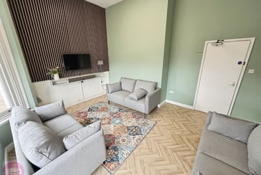 8 bed flat, Derby Road, Lenton, Nottingham, NG71QN - Image 1