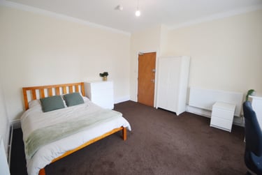2 bed flat, Henry Road, West Bridgford, Nottingham, NG27ND - Image 1