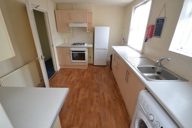 2 bed flat, Henry Road, West Bridgford, Nottingham, NG27ND - Image 1
