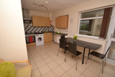 5 bed house, Allenfield Court, Park Road, Lenton, Nottingham, NG71LH - Image 3