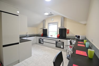 8 bed flat, Mount Hooton Road, Radford, Nottingham, NG74AY - Image 1