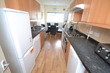 6 bed house, Johnson Road, Lenton, Nottingham, NG72BX - Image 1