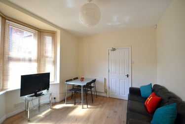 6 bed house, Bute Avenue, Radford, Nottingham, NG71QA - Image 2