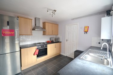 6 bed house, Bute Avenue, Radford, Nottingham, NG71QA - Image 3