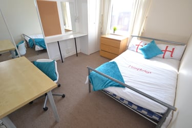 4 bed house, Harley Street, Lenton, Nottingham, NG71RZ - Image 1