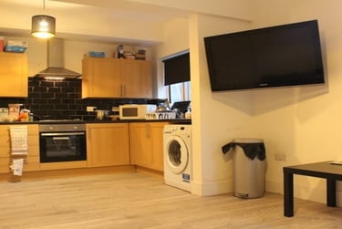 5 bed house, Beeston Road, Dunkirk, Nottingham, NG72JR - Image 1