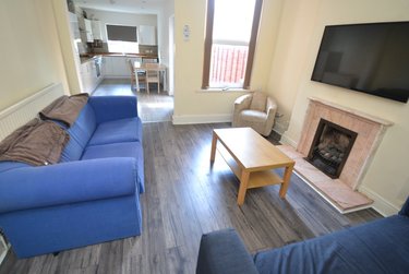 6 bed house, Harrington Drive, Lenton, Nottingham, NG71JH - Image 1