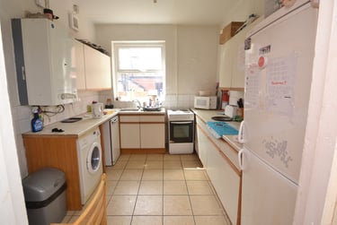 6 bed house, Lenton Boulevard, Lenton, Nottingham, NG72ET - Image 1
