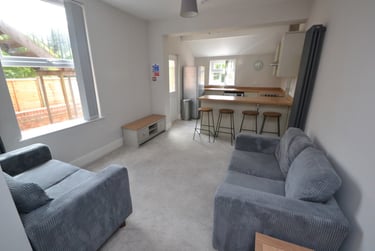 2 bed flat, North Road, West Bridgford, Nottingham, NG27NG - Image 2