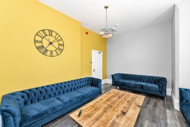 12 bed house, Waverley Street, Arboretum, Nottingham, NG74DX - Image 1