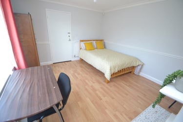 4 bed house, Oliver Close, Arboretum, Nottingham, NG74HJ - Image 1