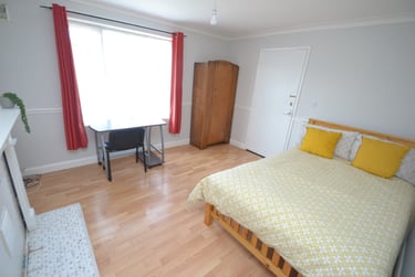 4 bed house, Oliver Close, Arboretum, Nottingham, NG74HJ - Image 2