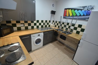 3 bed flat, Mount Hooton Road, Radford, Nottingham, NG74AY - Image 3