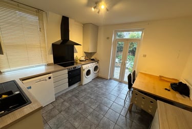 6 bed flat, Millicent Road, West Bridgford, Nottingham, NG27PZ - Image 1