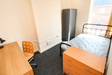 5 bed flat, Montpelier Road, Dunkirk, Nottingham, NG72JW - Image 2