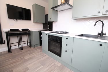 2 bed flat, Denman Street, Radford, Nottingham, NG73PY - Image 1