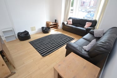5 bed house, (5 BED) Loughborough Road, West Bridgford, Nottingham, NG27JH - Image 1