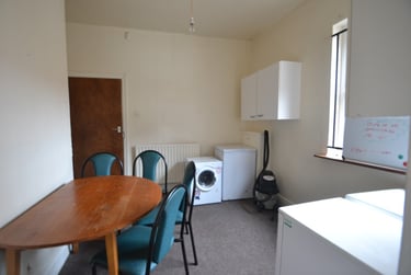 4 bed house, (4BED) Derby Grove, Radford, Nottingham, NG71PF - Image 2