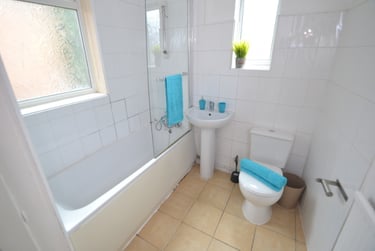 1 bed house, (1 Room) Forest Road East, Arboretum, Nottingham, NG14HT - Image 3