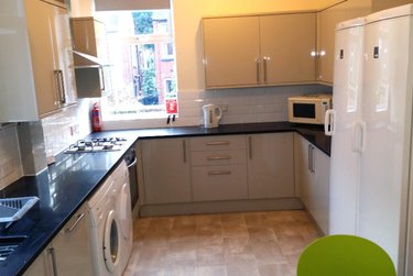 5 bed house, (5BED) Harrington Drive, Lenton, Nottingham, NG71JH - Image 2