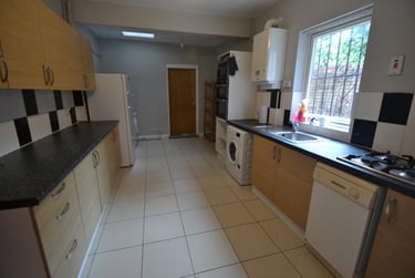 5 bed house, (5BED) Sherwin Road, Lenton, Nottingham, NG72FB - Image 1