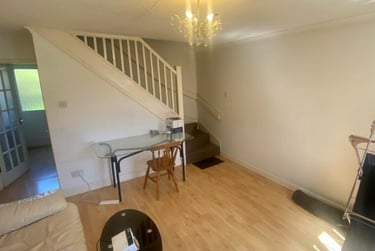 2 bed flat, Hazlemere Grove, Lenton, Nottingham, NG72EH - Image 2